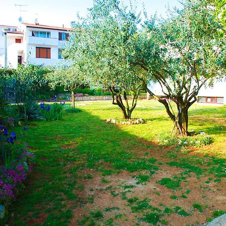 Nada Apartments Porec Bagian luar foto