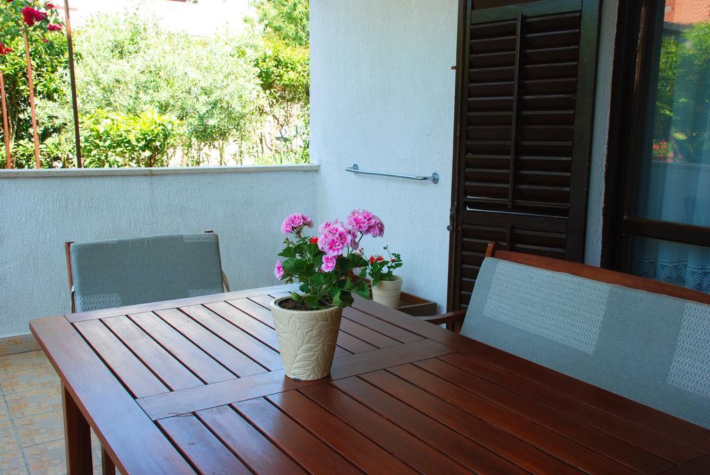 Nada Apartments Porec Bagian luar foto